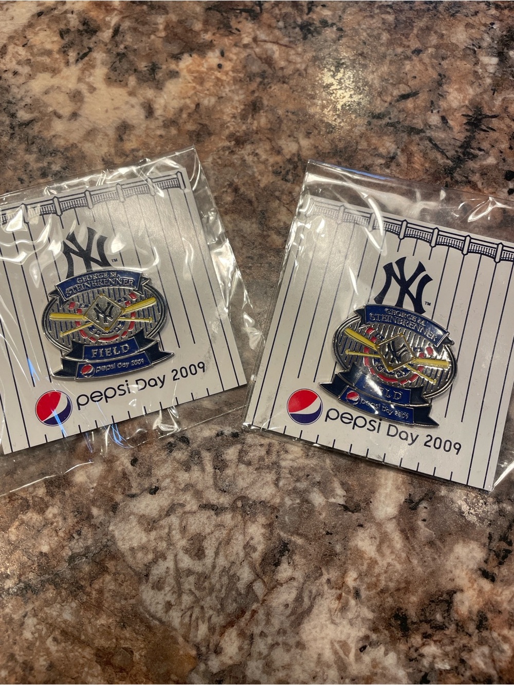 New York Yankees Pepsi Day 2009 Enamel Pin - Set of 2